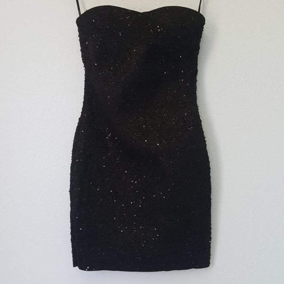 Forever 21 Dresses & Skirts - 🥀Sequin FOREVER 21 Strapless black Dress LBD
